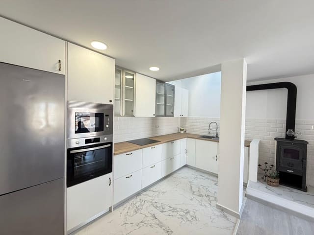 4 chambre Villa/Maison Semi-Mitoyenne à vendre à Los Frutales, Torrevieja avec piscine - 369 000 € (Ref: 9375135)