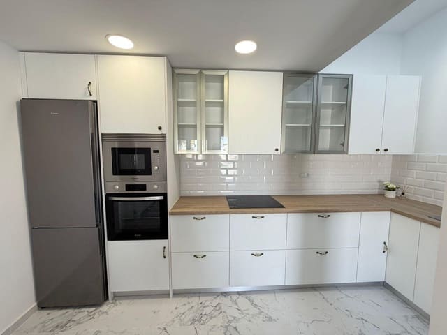 4 chambre Villa/Maison Semi-Mitoyenne à vendre à Los Frutales, Torrevieja avec piscine - 369 000 € (Ref: 9375135)