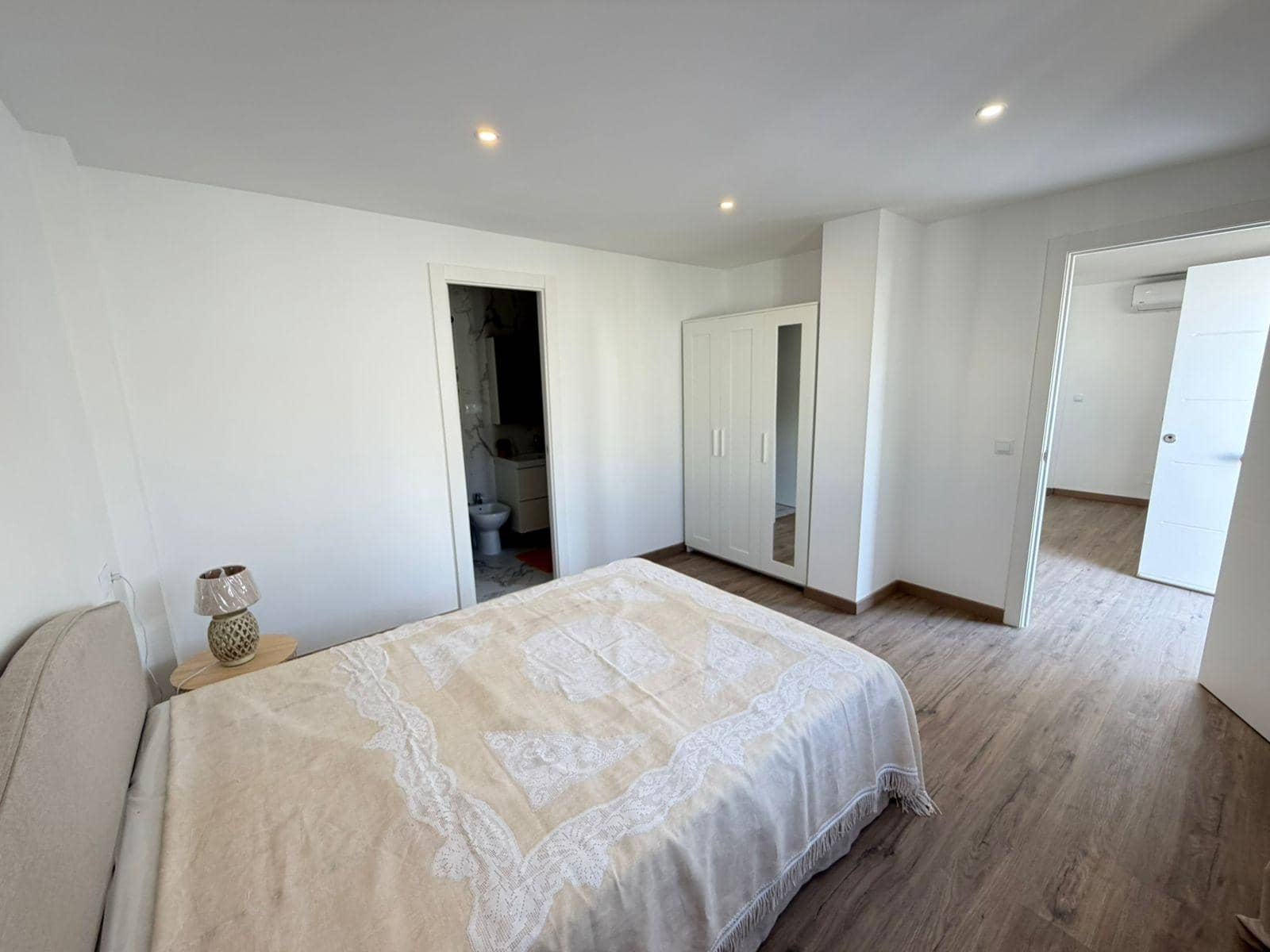 4 slaapkamer Halfvrijstaande villa te koop in Torrevieja met zwembad - € 369.000 (Ref: 9375135)