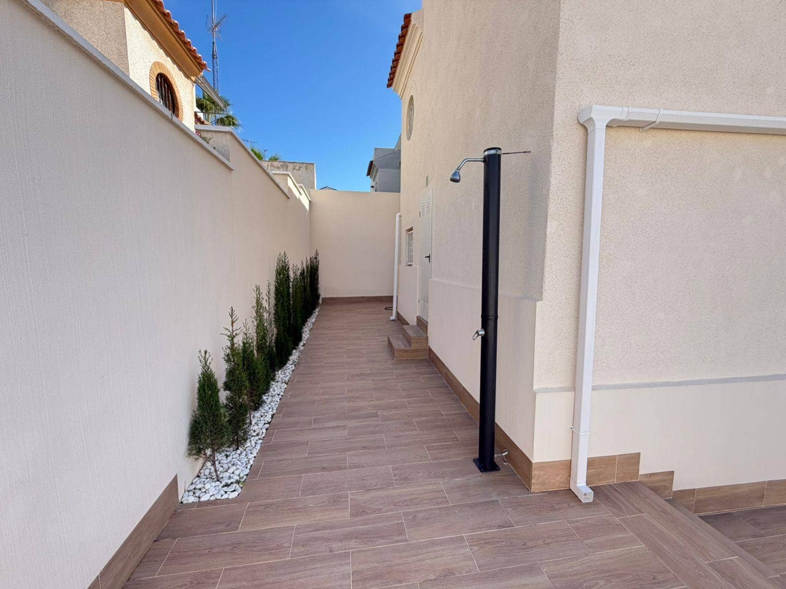 4 slaapkamer Halfvrijstaande villa te koop in Torrevieja met zwembad - € 369.000 (Ref: 9375135)