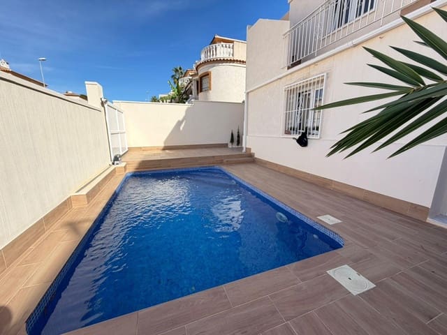 4 chambre Villa/Maison Semi-Mitoyenne à vendre à Los Frutales, Torrevieja avec piscine - 369 000 € (Ref: 9375135)