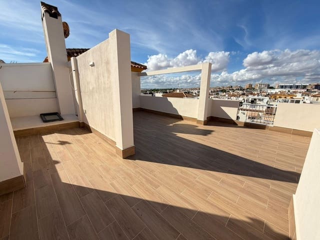 4 sypialnia Dom blizniak na sprzedaż w Torrevieja z basenem - 369 000 € (Ref: 9375135)