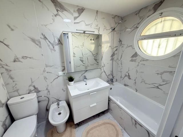 4 sypialnia Dom blizniak na sprzedaż w Torrevieja z basenem - 369 000 € (Ref: 9375135)