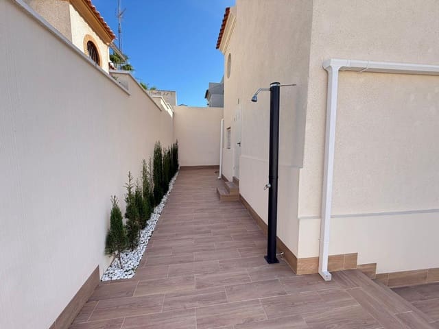 4 sypialnia Dom blizniak na sprzedaż w Torrevieja z basenem - 369 000 € (Ref: 9375135)