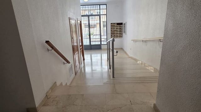 3 makuuhuone Huoneisto myytävänä paikassa Puerto Deportivo, Torrevieja mukana uima-altaan - 185 000 € (Ref: 9376715)