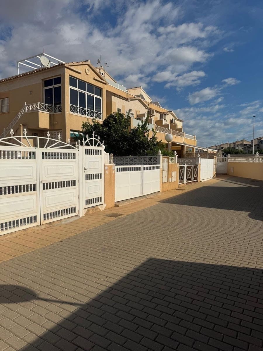 3 makuuhuone Huoneisto myytävänä paikassa Torrevieja - 185 000 € (Ref: 9382557)
