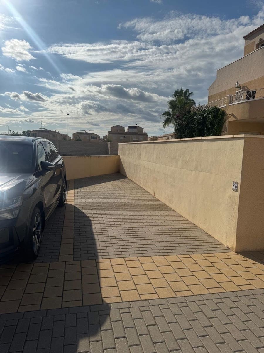 3 makuuhuone Huoneisto myytävänä paikassa Torrevieja - 185 000 € (Ref: 9382557)