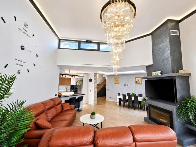 Chalet de 3 habitaciones en Buenas Noches, Estepona en venta con piscina garaje - 1.300.000 € (Ref: 9382562)