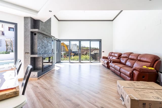 3 bedroom Villa for sale in Buenas Noches, Estepona with garage - € 1,300,000 (Ref: 9382562)