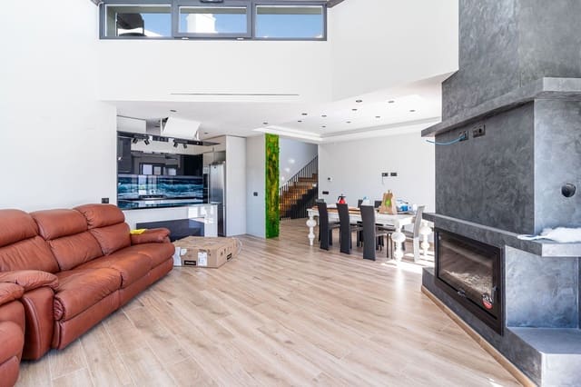3 bedroom Villa for sale in Buenas Noches, Estepona with garage - € 1,300,000 (Ref: 9382562)