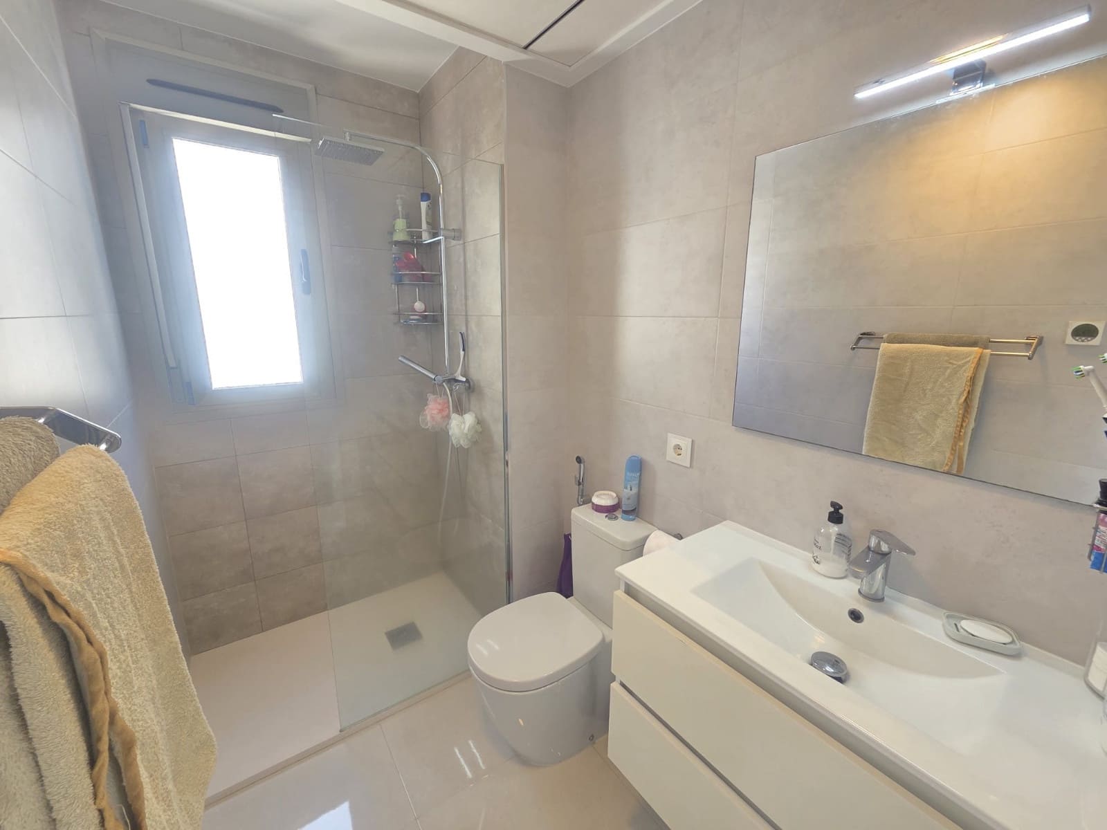 Chalet de 3 habitaciones en San Miguel de Salinas en venta - 429.000 € (Ref: 9385405)