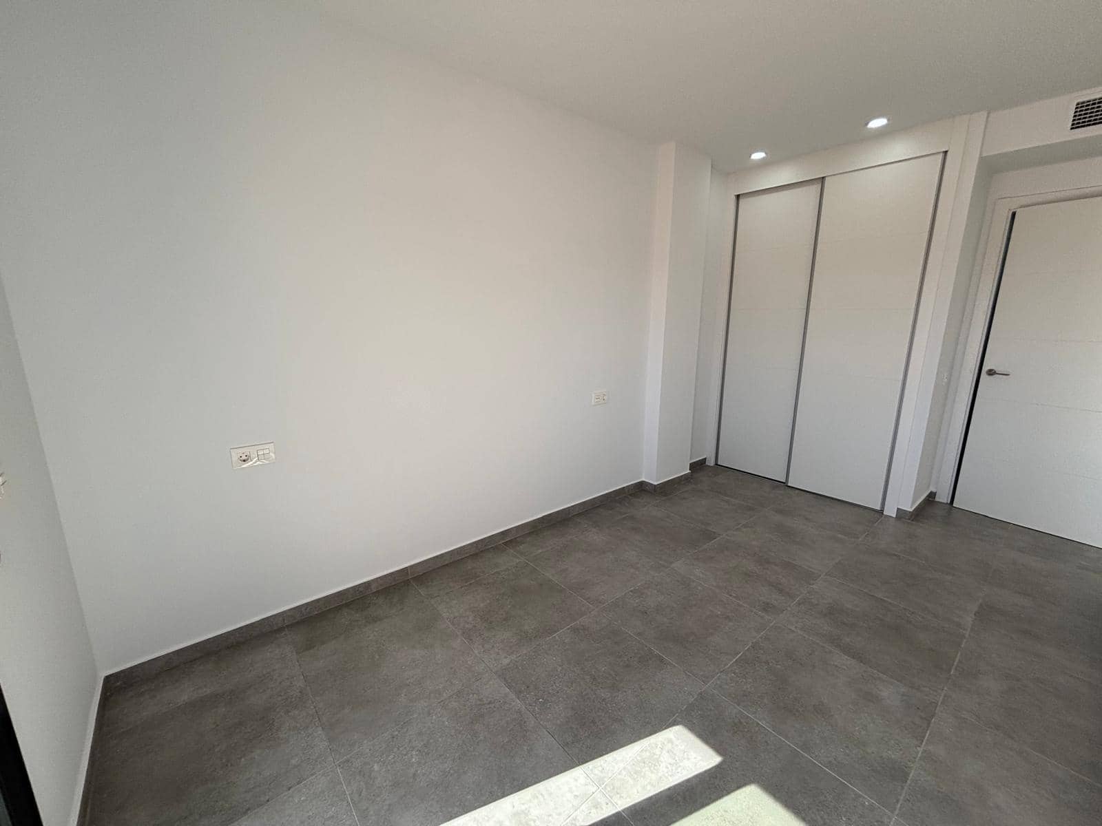 Apartamento de 3 habitaciones en Torrevieja en venta con piscina - 329.000 € (Ref: 9385412)