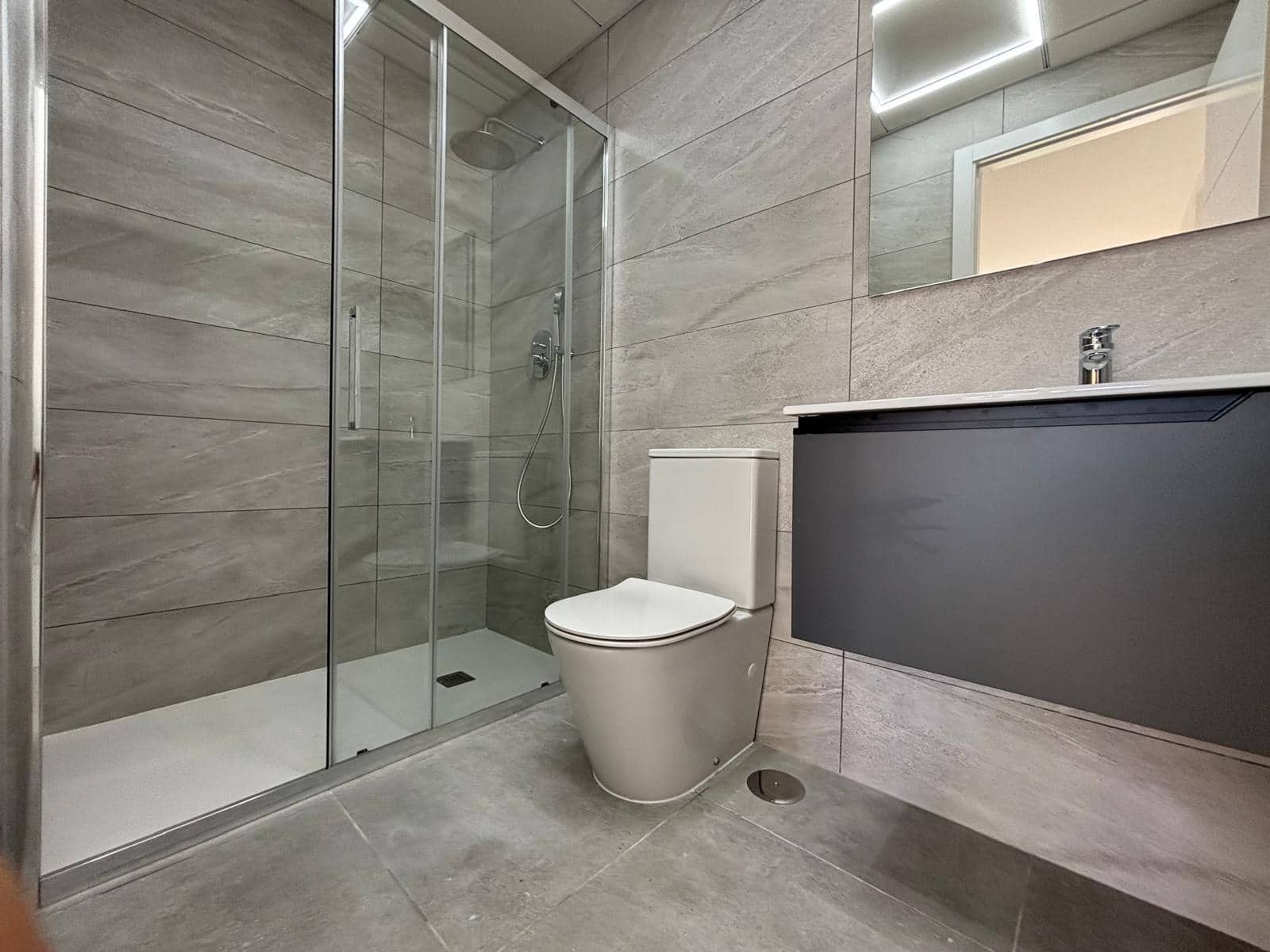 Apartamento de 3 habitaciones en Torrevieja en venta con piscina - 329.000 € (Ref: 9385412)