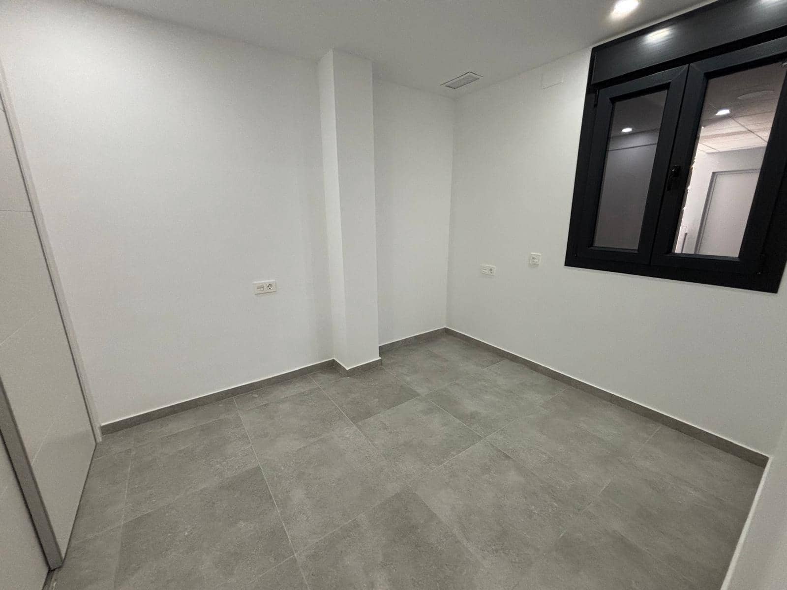 Apartamento de 3 habitaciones en Torrevieja en venta con piscina - 329.000 € (Ref: 9385412)