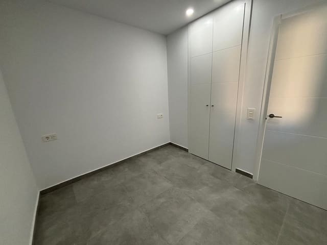 Apartamento de 3 habitaciones en Las Piscinas Naturales, Torrevieja en venta con piscina - 329.000 € (Ref: 9385412)