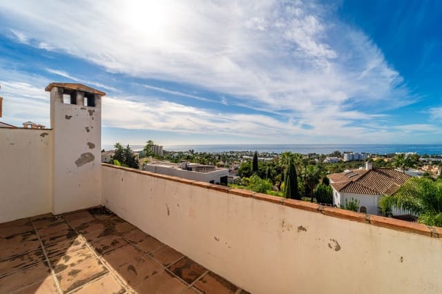 3 bedroom Villa for sale in Lomas De Marbella, Marbella with pool garage - € 875,000 (Ref: 9385418)