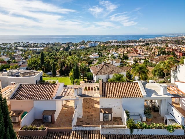 3 bedroom Townhouse for sale in Casco Antiguo, Marbella with pool garage - € 875,000 (Ref: 9385418)