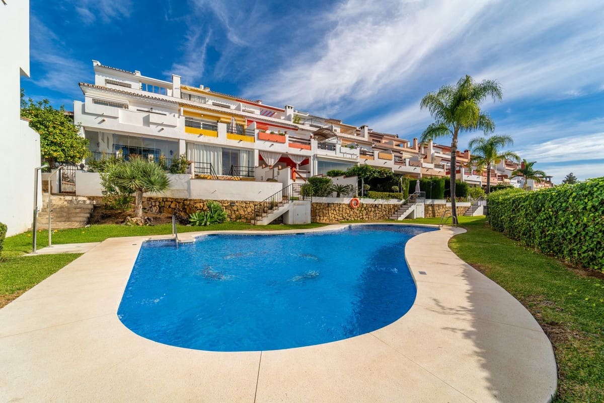 3 soveværelse Villa til salg i Marbella med swimmingpool garage - € 875.000 (Ref: 9385418)