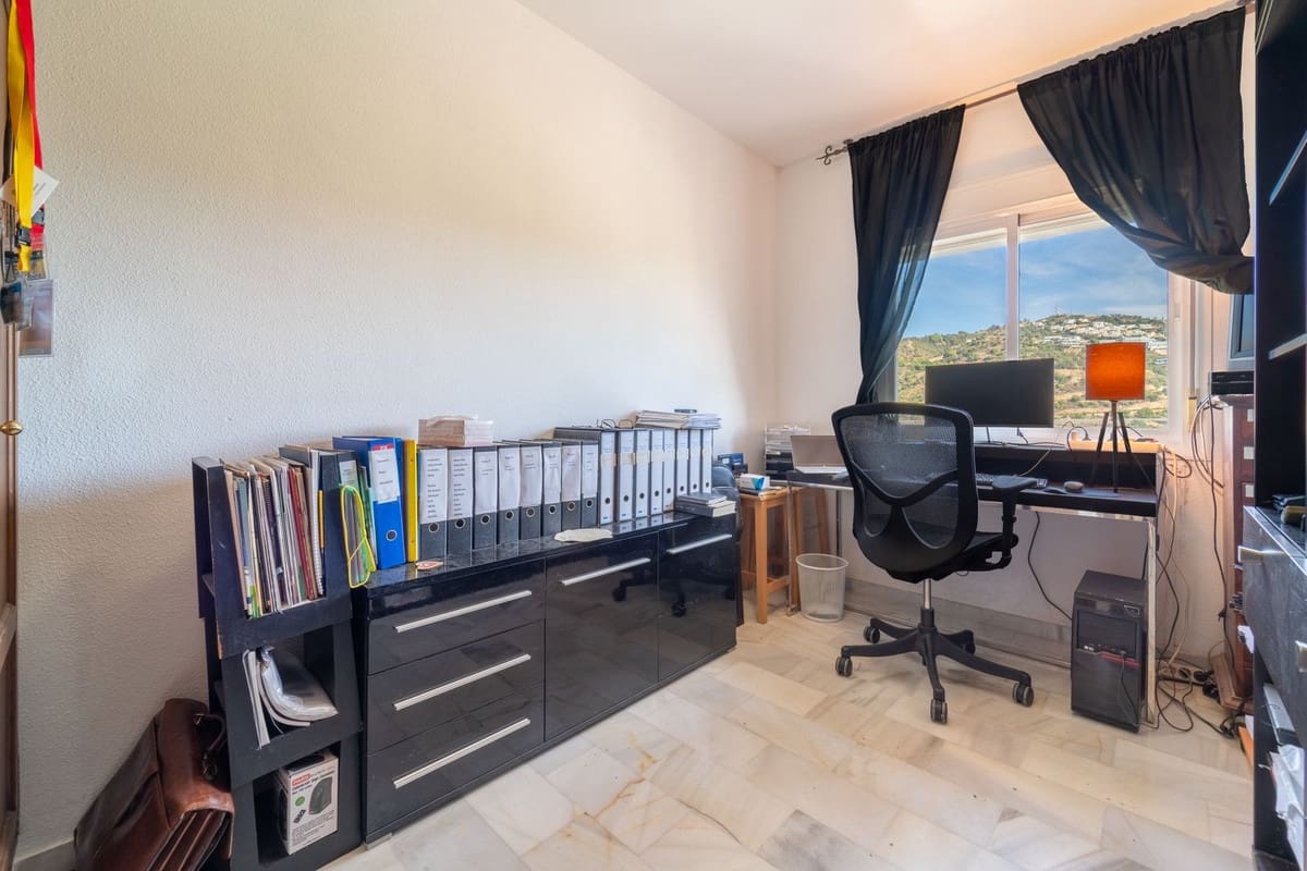 3 soveværelse Villa til salg i Marbella med swimmingpool garage - € 875.000 (Ref: 9385418)