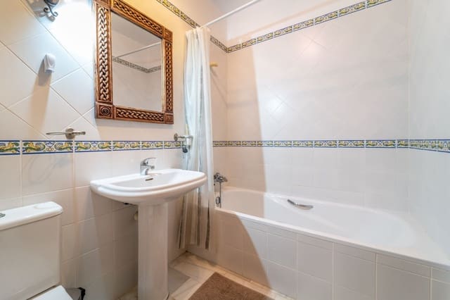 3 bedroom Villa for sale in Lomas De Marbella, Marbella with pool garage - € 875,000 (Ref: 9385418)