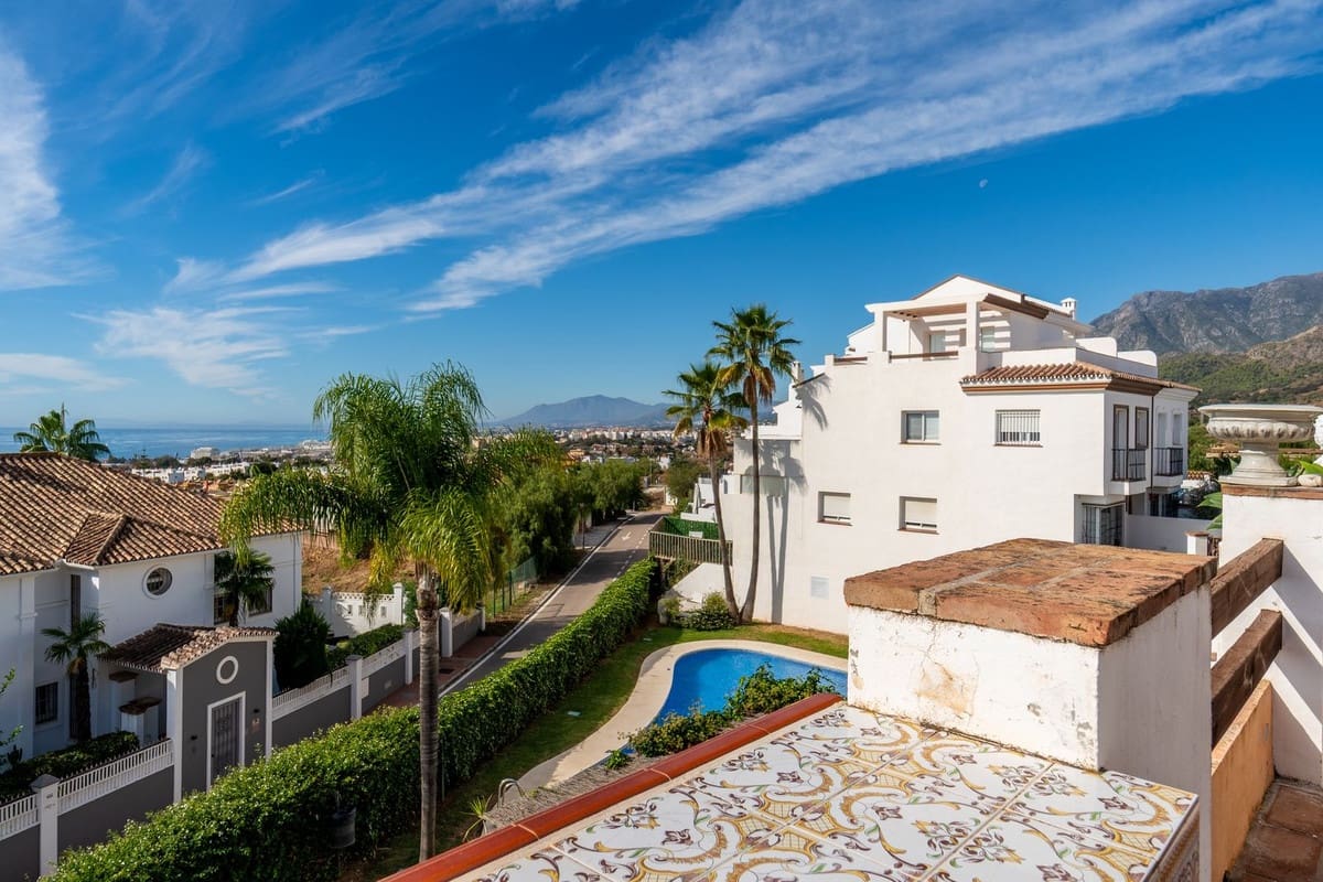 3 soveværelse Villa til salg i Marbella med swimmingpool garage - € 875.000 (Ref: 9385418)