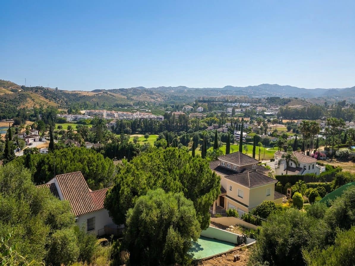 3 bedroom Villa for sale in Mijas Golf with garage - € 405,000 (Ref: 9385419)