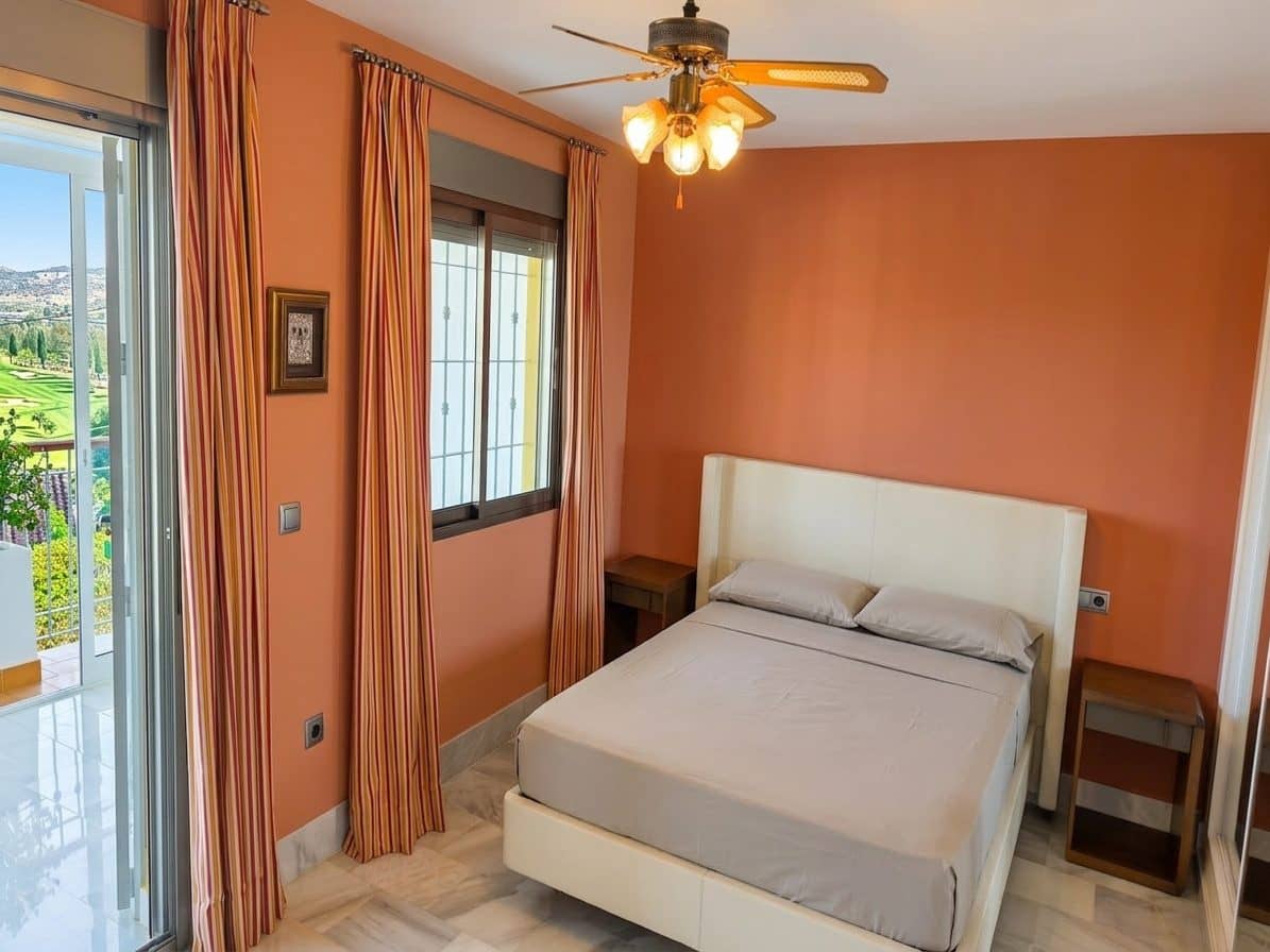 3 bedroom Villa for sale in Mijas Golf with garage - € 405,000 (Ref: 9385419)