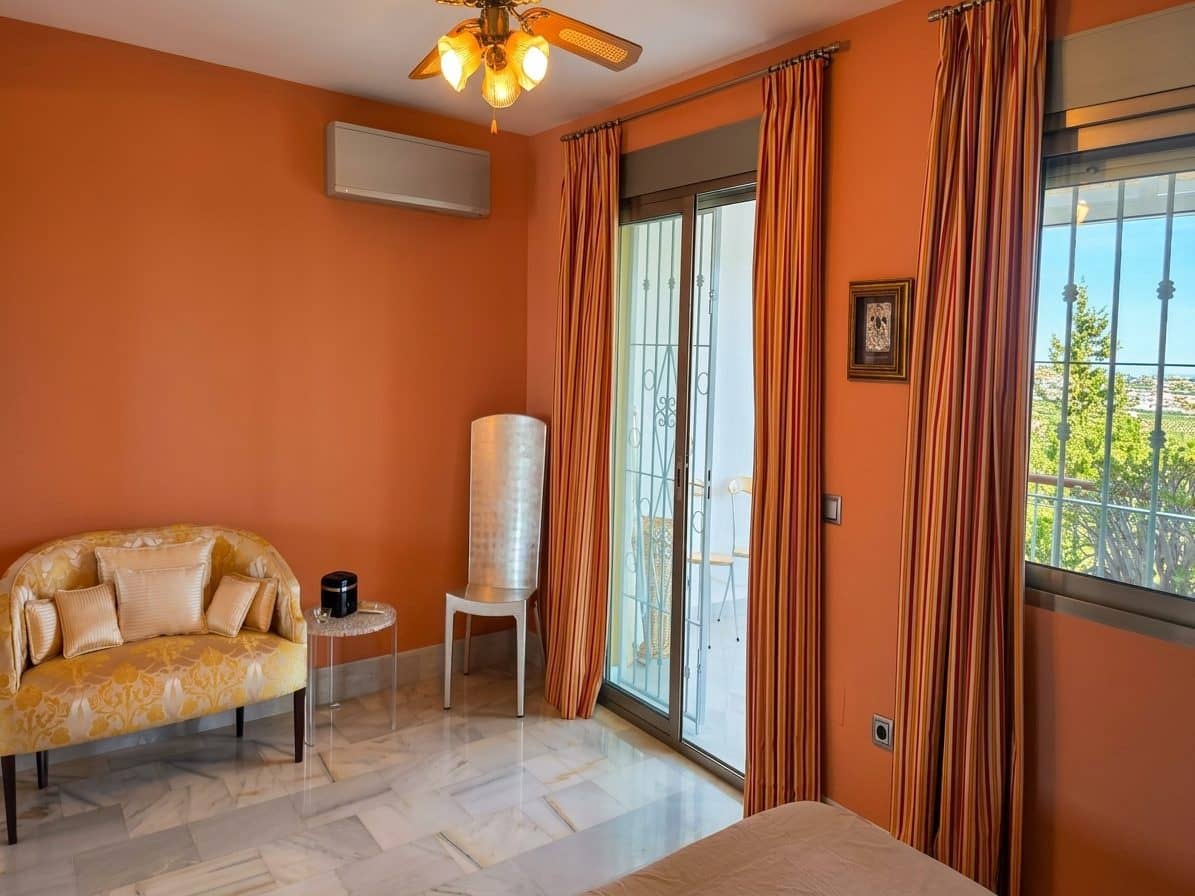 3 bedroom Villa for sale in Mijas Golf with garage - € 405,000 (Ref: 9385419)