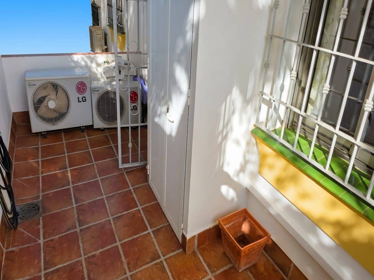 3 bedroom Villa for sale in Mijas Golf with garage - € 405,000 (Ref: 9385419)