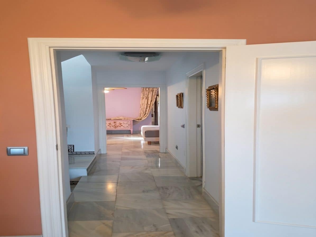 3 bedroom Villa for sale in Mijas Golf with garage - € 405,000 (Ref: 9385419)