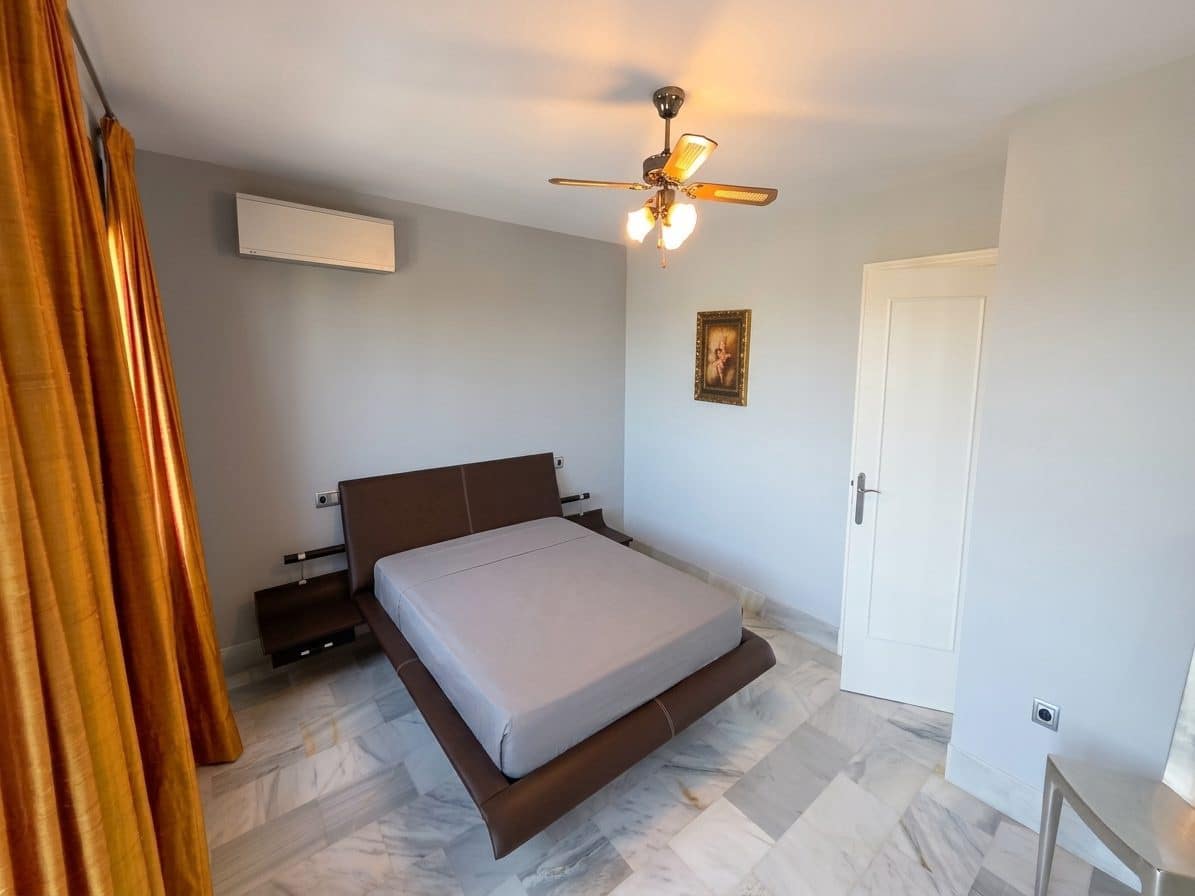 3 bedroom Villa for sale in Mijas Golf with garage - € 405,000 (Ref: 9385419)