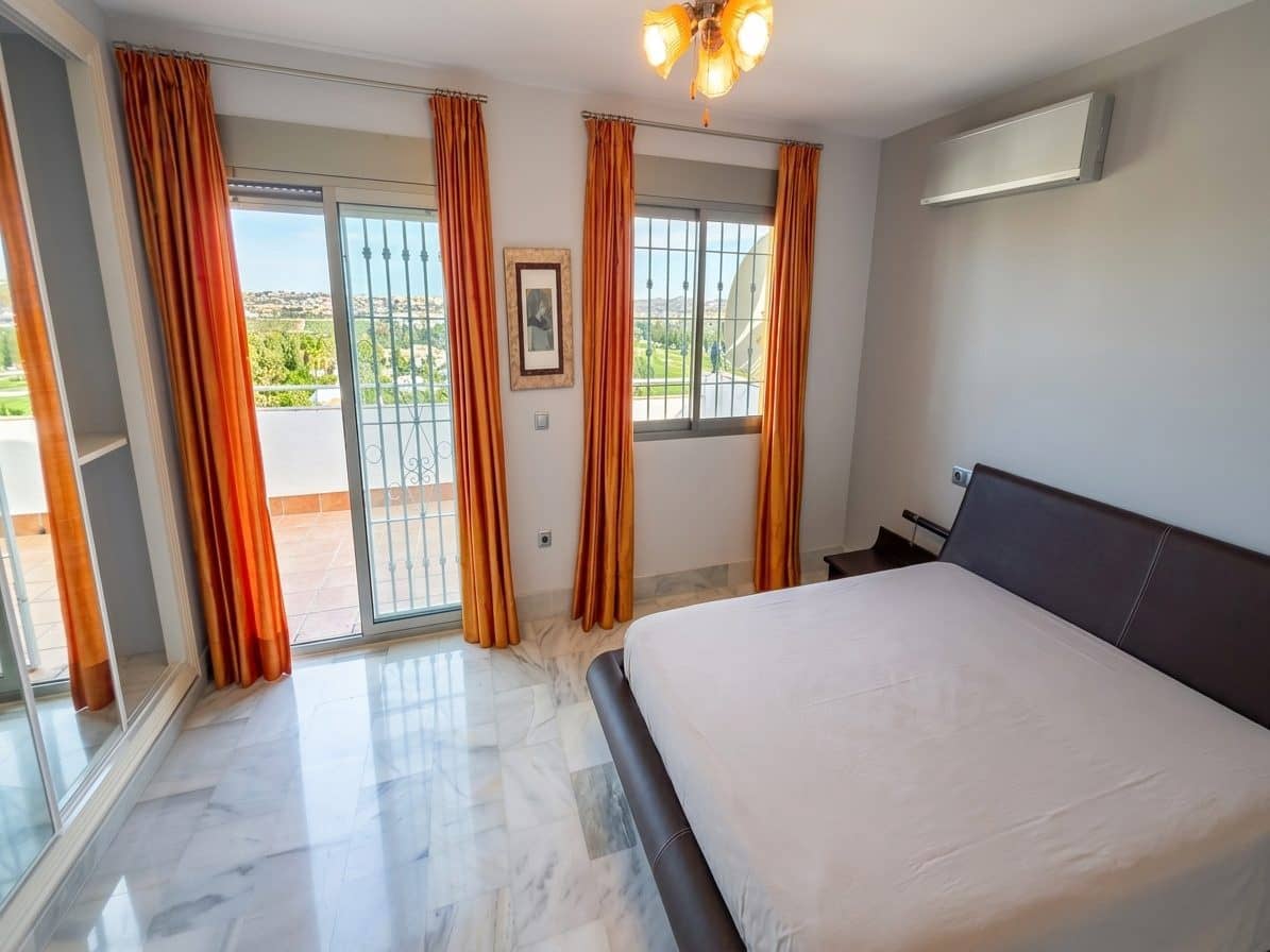 3 bedroom Villa for sale in Mijas Golf with garage - € 405,000 (Ref: 9385419)