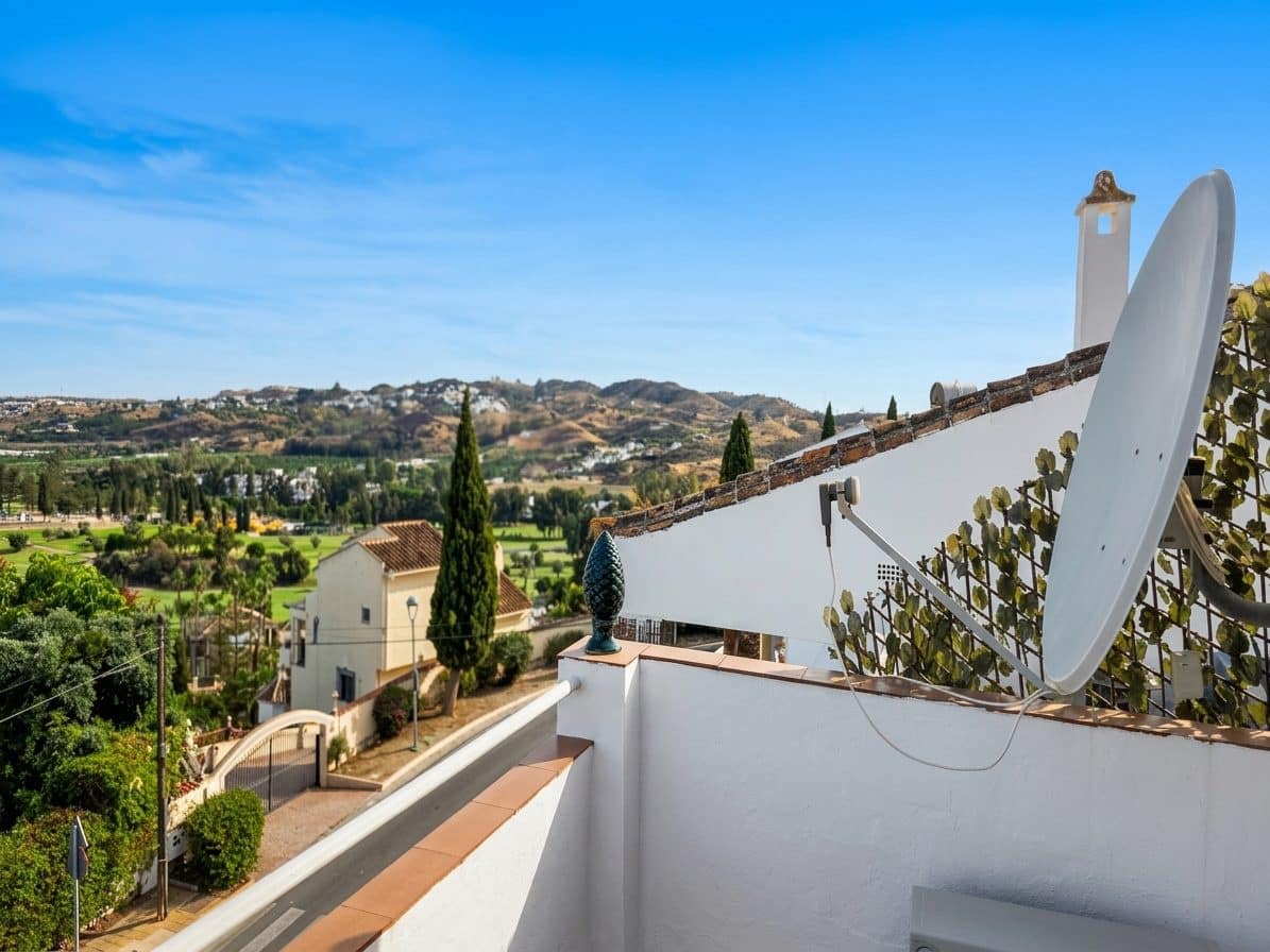 3 bedroom Villa for sale in Mijas Golf with garage - € 405,000 (Ref: 9385419)