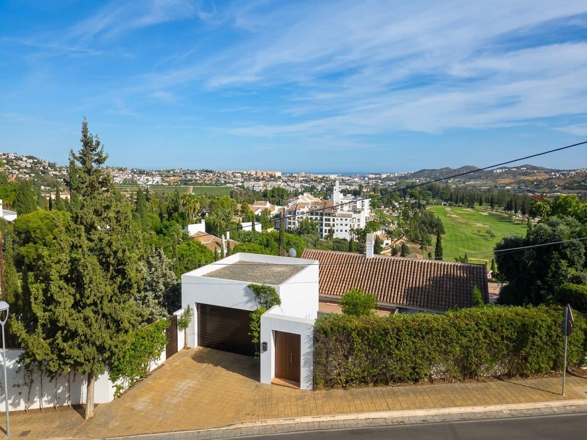 3 bedroom Villa for sale in Mijas Golf with garage - € 405,000 (Ref: 9385419)