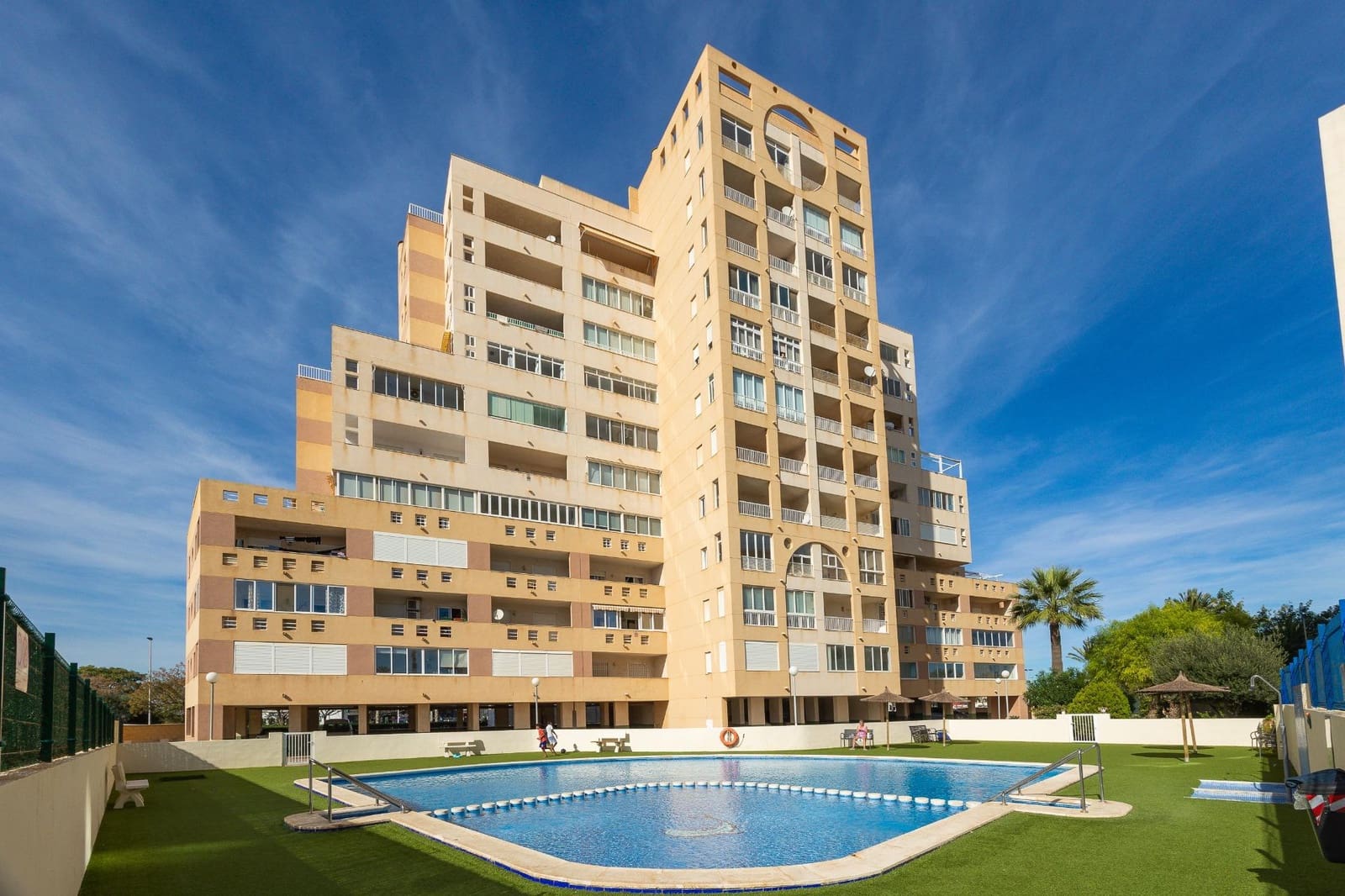 3 Zimmer Apartment zu verkaufen in Torrevieja mit Pool Garage - 194.900 € (Ref: 9387773)