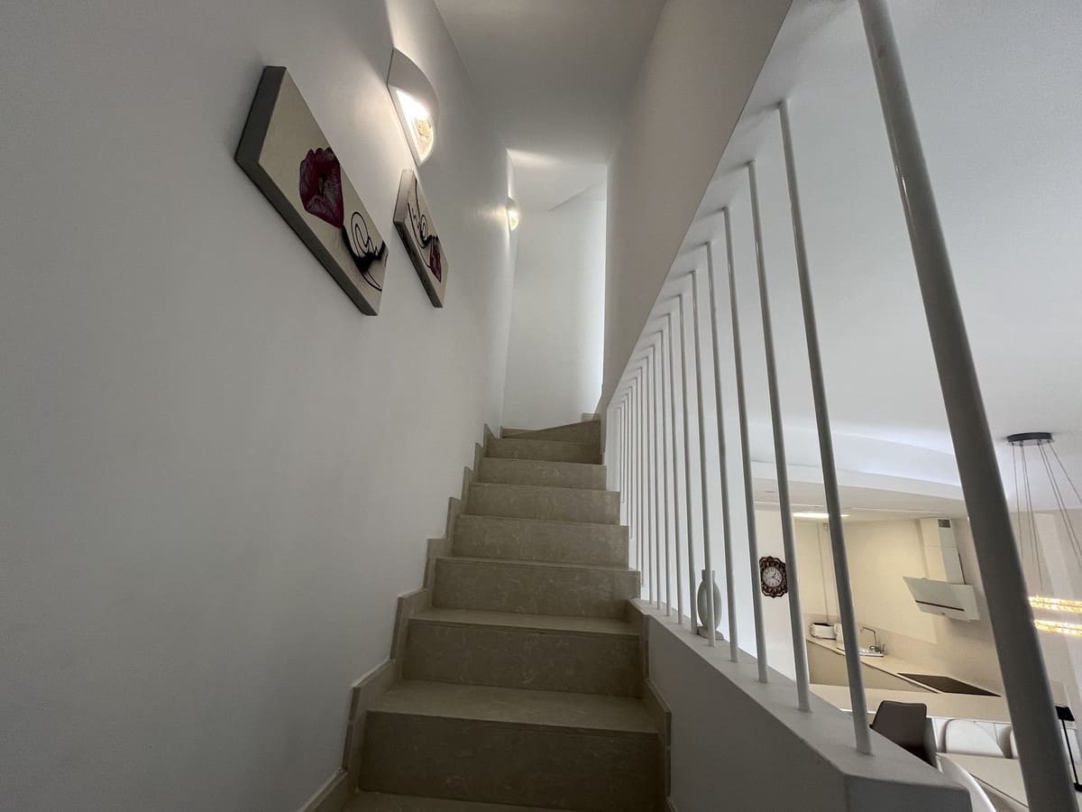 3 bedroom Townhouse for sale in Villamartin with pool - € 335,000 (Ref: 9387788)