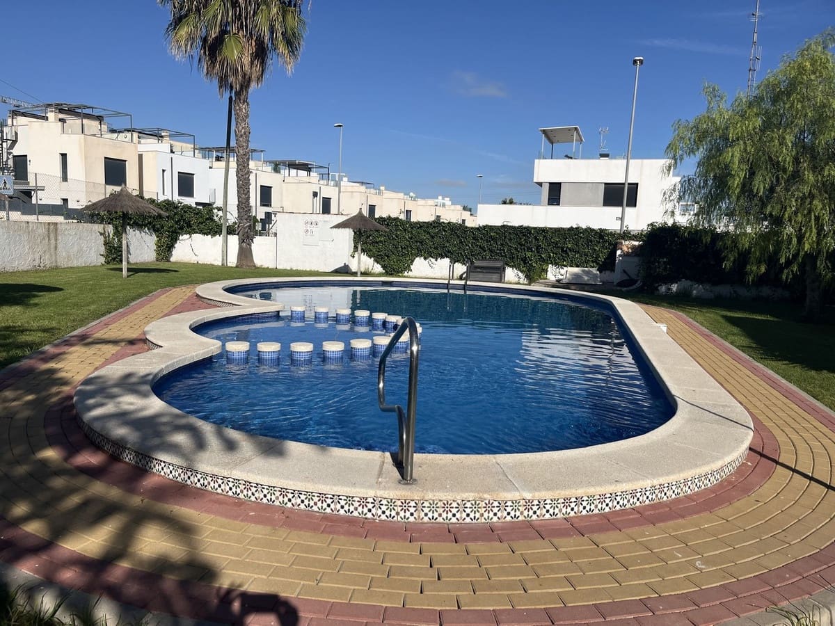 3 bedroom Townhouse for sale in Villamartin with pool - € 335,000 (Ref: 9387788)