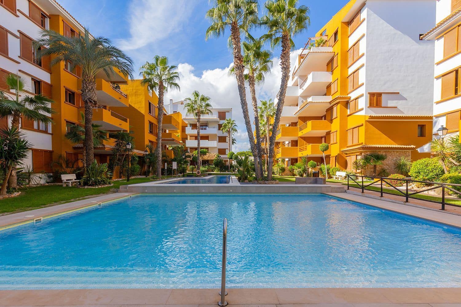 2 soveværelse Lejlighed til salg i Torrevieja med swimmingpool garage - € 255.000 (Ref: 9390483)