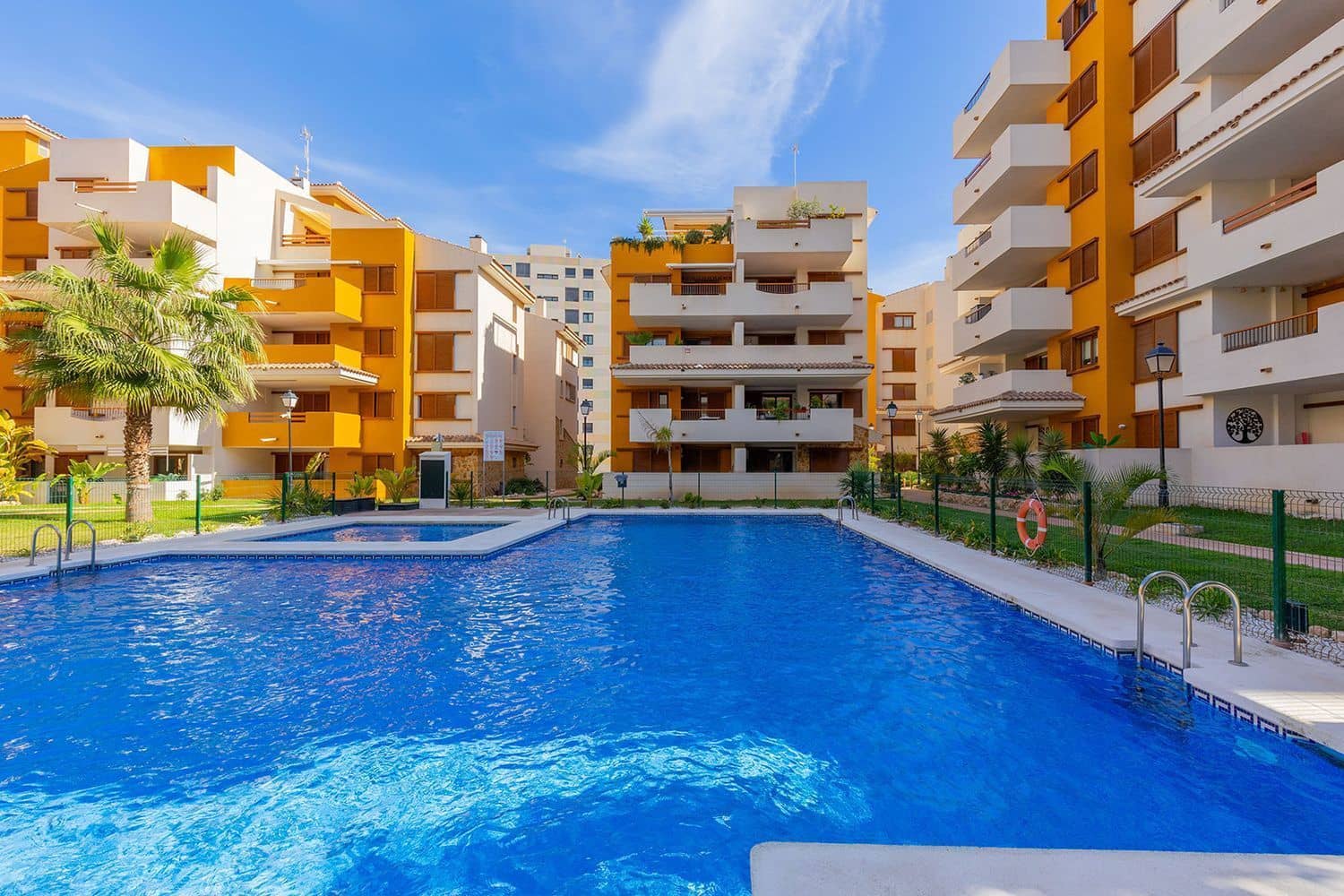 2 soveværelse Lejlighed til salg i Torrevieja med swimmingpool garage - € 255.000 (Ref: 9390483)