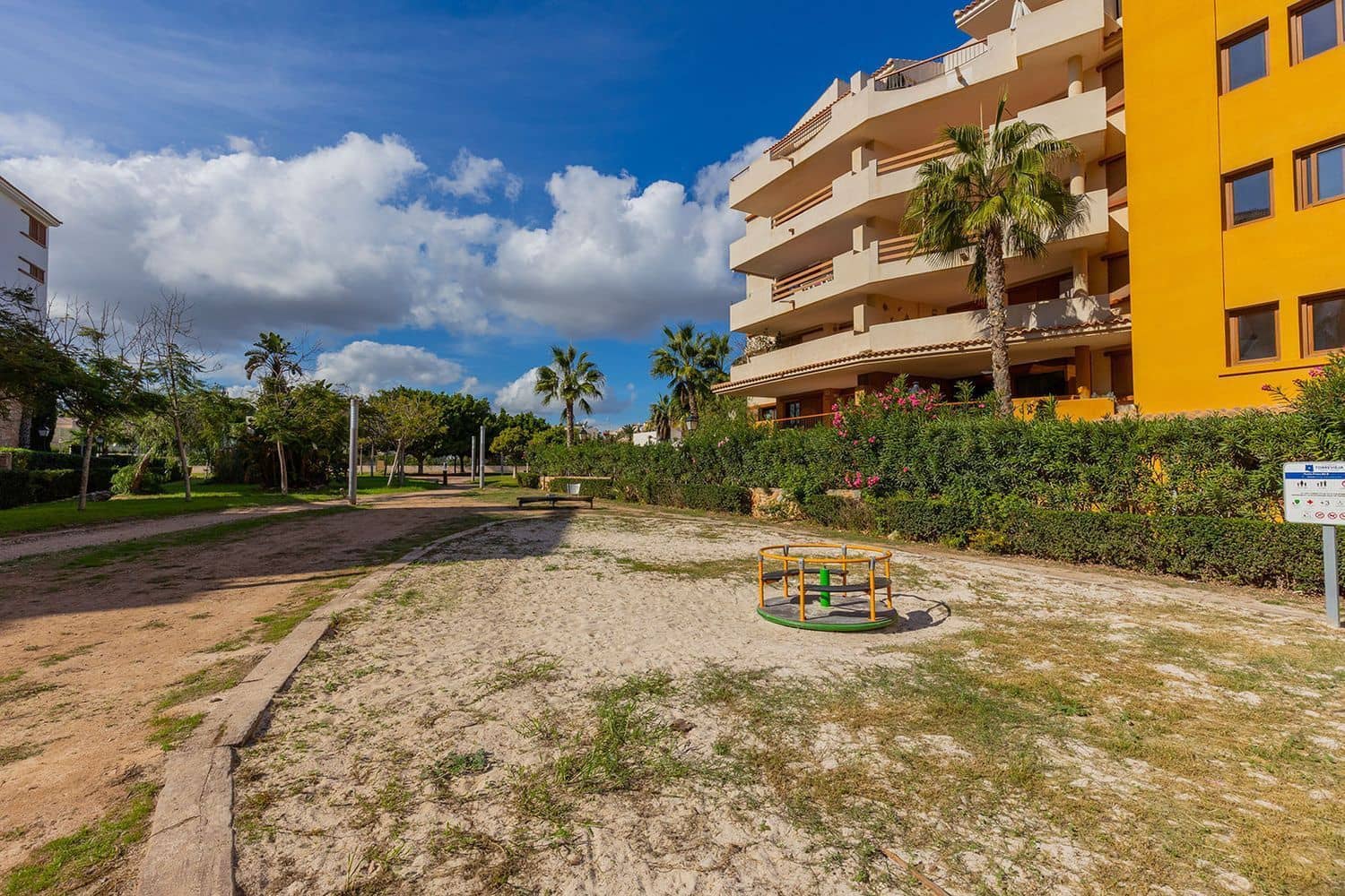 2 soveværelse Lejlighed til salg i Torrevieja med swimmingpool garage - € 255.000 (Ref: 9390483)