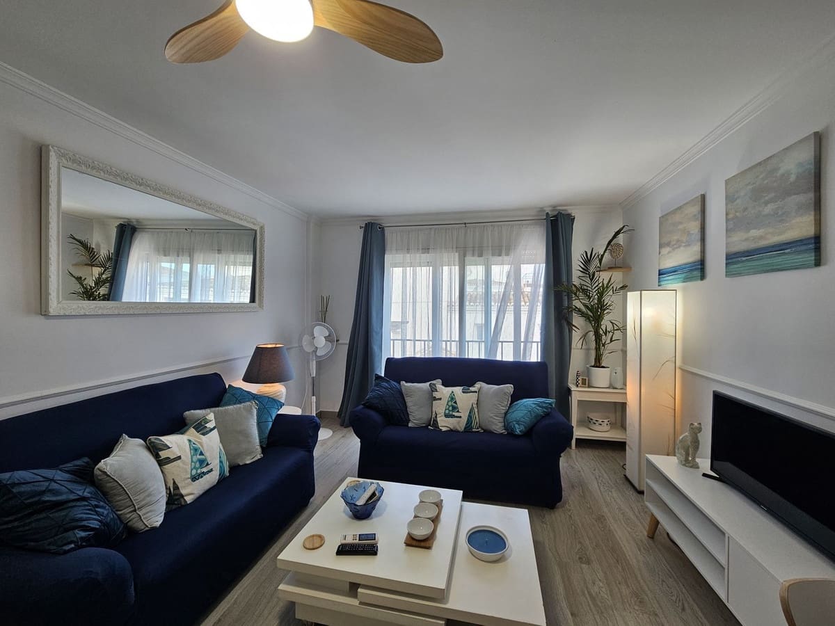 Apartamento de 2 habitaciones en La Duquesa / Puerto de la Duquesa en venta - 330.000 € (Ref: 9390489)