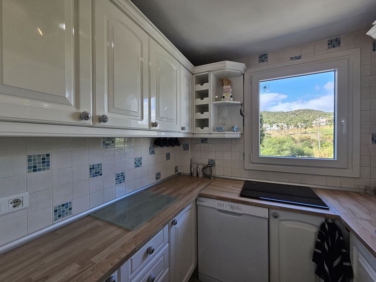 Apartamento de 2 habitaciones en La Duquesa / Puerto de la Duquesa en venta - 330.000 € (Ref: 9390489)