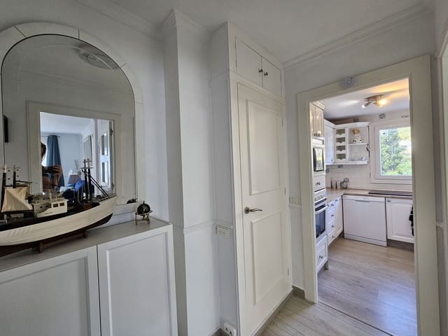 Apartamento de 2 habitaciones en La Duquesa / Puerto de la Duquesa, Manilva en venta - 330.000 € (Ref: 9390489)