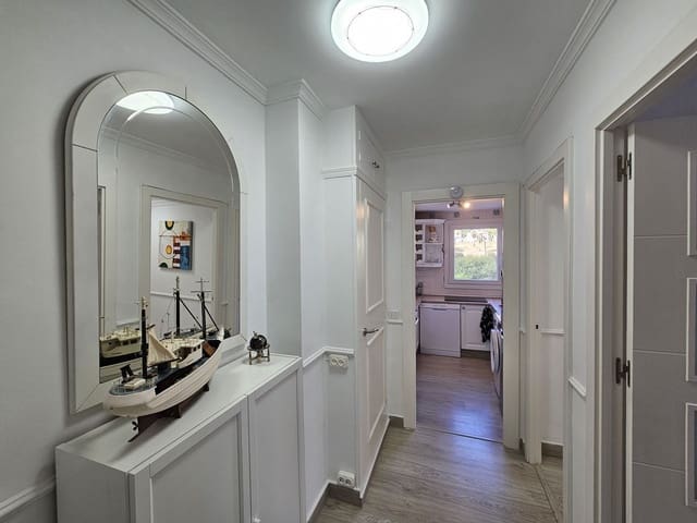 Apartamento de 2 habitaciones en La Duquesa / Puerto de la Duquesa, Manilva en venta - 330.000 € (Ref: 9390489)