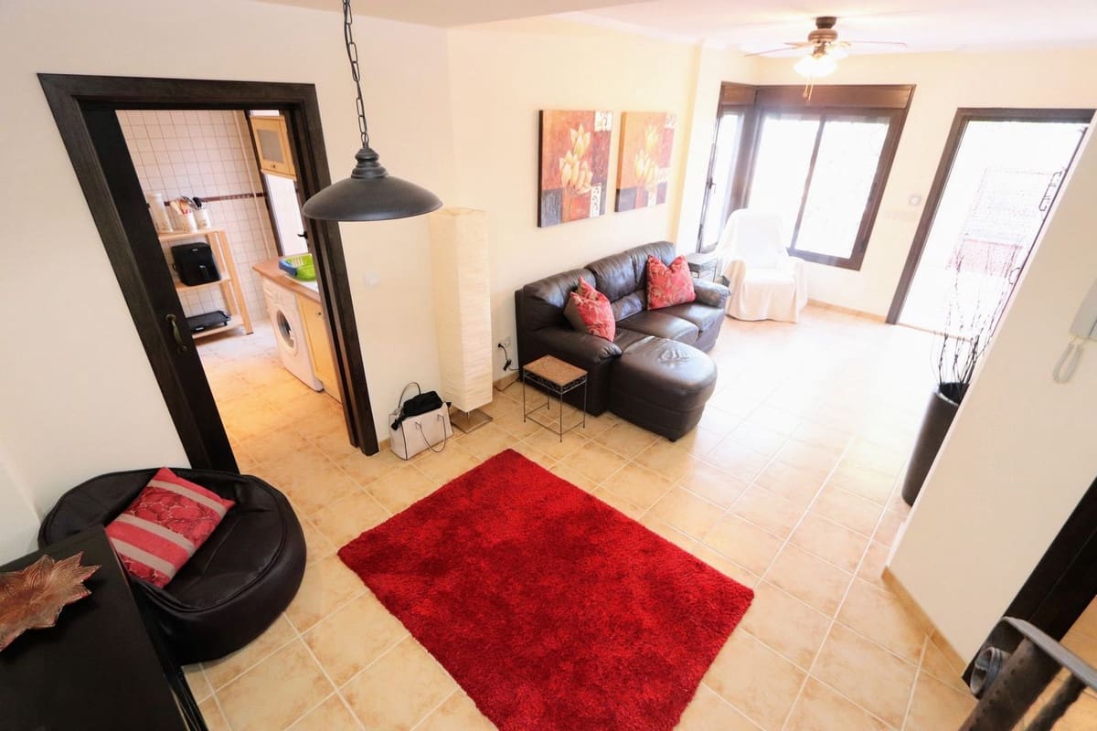 3 slaapkamer Halfvrijstaande villa te koop in San Cayetano met zwembad garage - € 165.000 (Ref: 9390491)