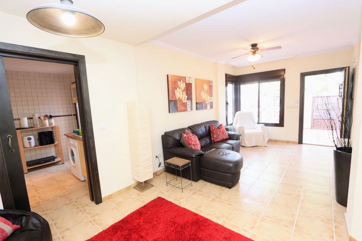 3 slaapkamer Halfvrijstaande villa te koop in San Cayetano met zwembad garage - € 165.000 (Ref: 9390491)