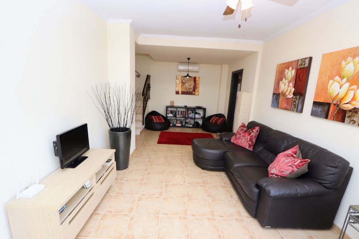 3 slaapkamer Halfvrijstaande villa te koop in San Cayetano met zwembad garage - € 165.000 (Ref: 9390491)