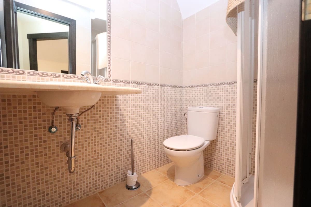 3 slaapkamer Halfvrijstaande villa te koop in San Cayetano met zwembad garage - € 165.000 (Ref: 9390491)