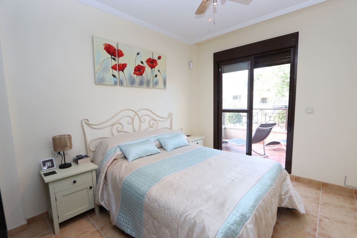 3 slaapkamer Halfvrijstaande villa te koop in San Cayetano met zwembad garage - € 165.000 (Ref: 9390491)