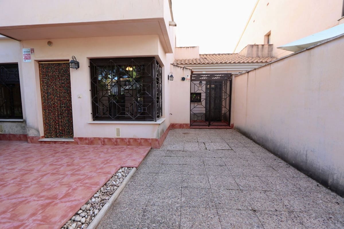 3 slaapkamer Halfvrijstaande villa te koop in San Cayetano met zwembad garage - € 165.000 (Ref: 9390491)